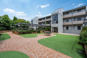 تناول الطعام بالخارج