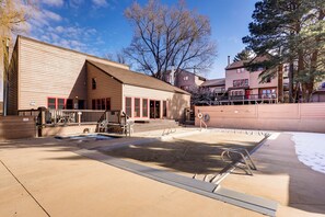 A building with a pool area, including a diving board and a lifeguard stand. - 2 Mi to Dtwn Durango: Family Resort Retreat! (Durango)