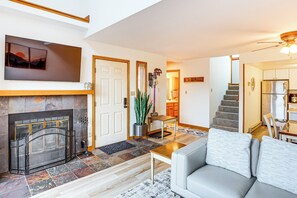 TV, fireplace