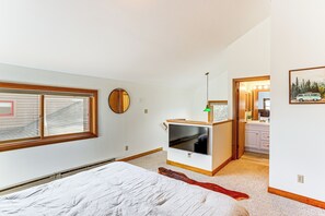 A bedroom with a bed, a TV, a wooden bench, a mirror, and a window. - 2 Mi to Dtwn Durango: Family Resort Retreat! (Durango)