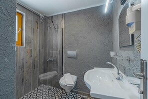 Shower, free toiletries, hair dryer, towels