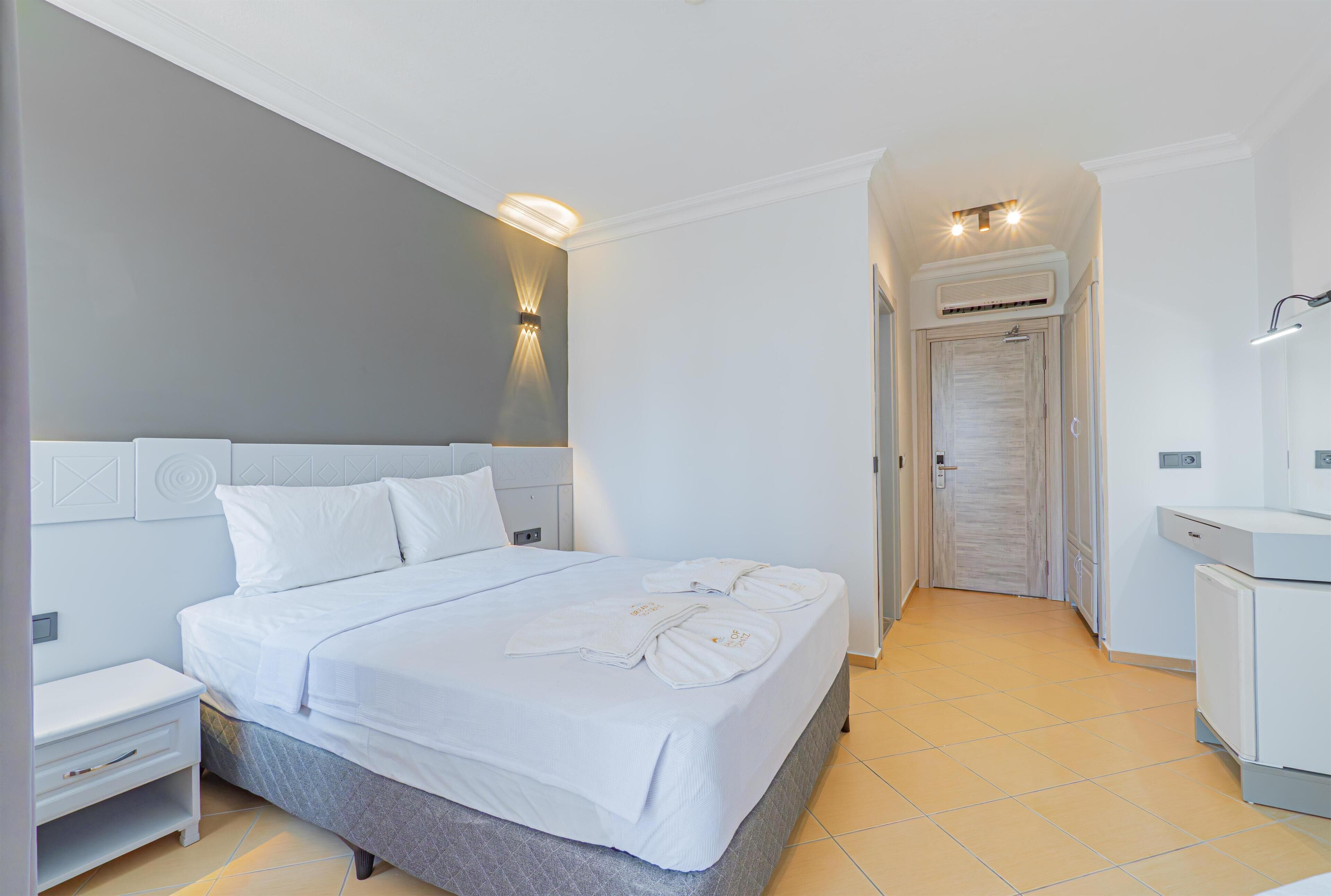 Minibar, in-room safe, free WiFi, bed sheets