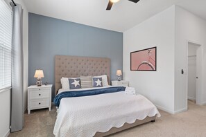 2 Schlafzimmer, Schreibtisch, Bügeleisen/Bügelbrett, Reisekinderbett