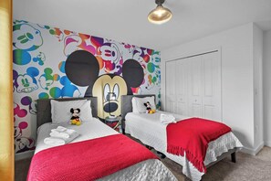 4 Schlafzimmer, Schreibtisch, Bügeleisen/Bügelbrett, Reisekinderbett