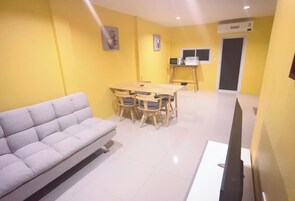 Comfort Townhome | Living area
