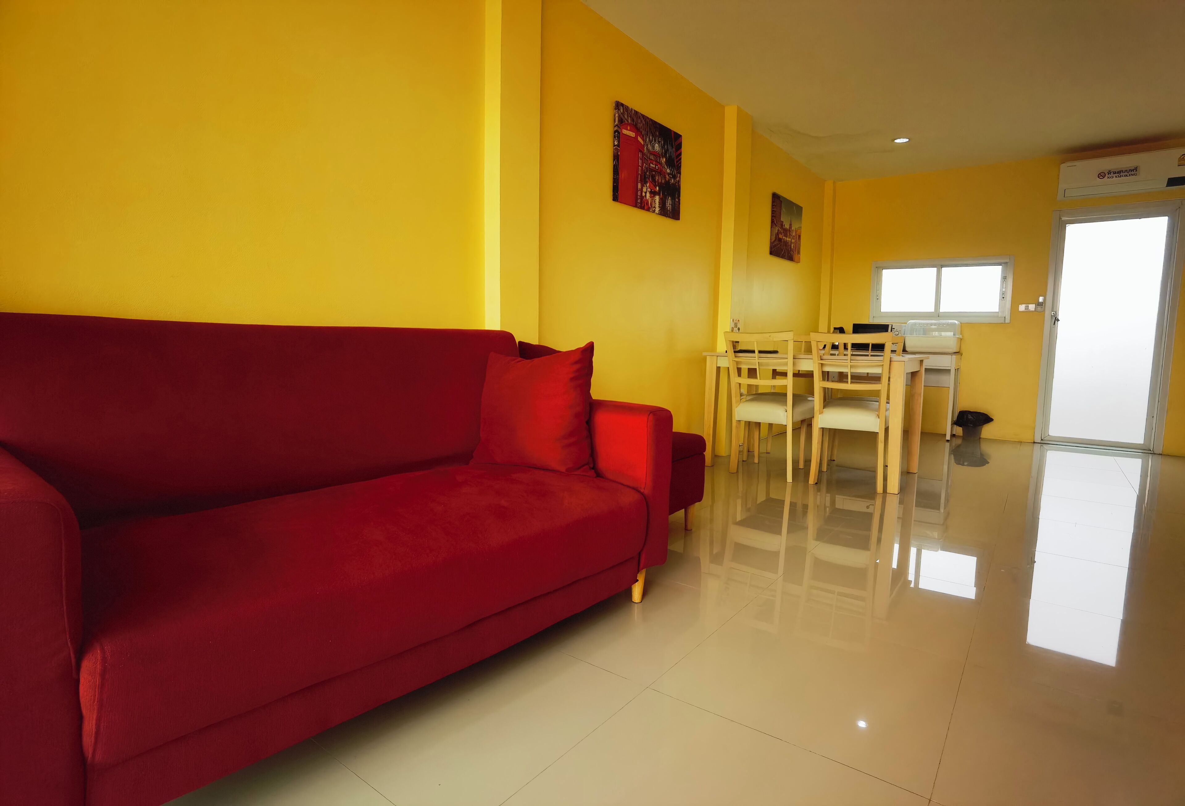 Comfort Townhome | Living area