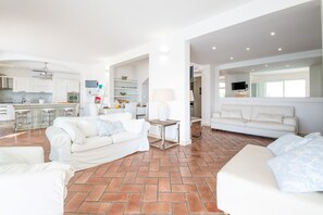 Fernseher, Stereoanlage