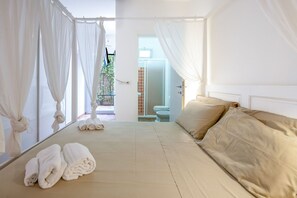 5 habitaciones, tabla de planchar con plancha y cuna de viaje 