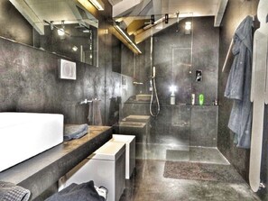 Een douche, een haardroger