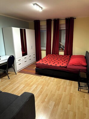 3 bedrooms, internet, bed sheets