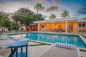 Unclassified image, 5 of 53, button - Seafront LUX 4BD | Pelican Beach House by Bocobay (Noord)