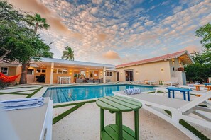 Unclassified image, 3 of 53, button - Seafront LUX 4BD | Pelican Beach House by Bocobay (Noord)