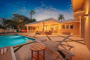 Unclassified image, 2 of 53, button - Seafront LUX 4BD | Pelican Beach House by Bocobay (Noord)