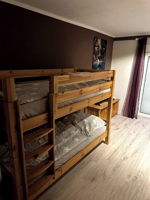 4 bedrooms, Internet, bed sheets