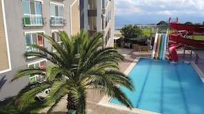 Hồ bơi ngoài trời 