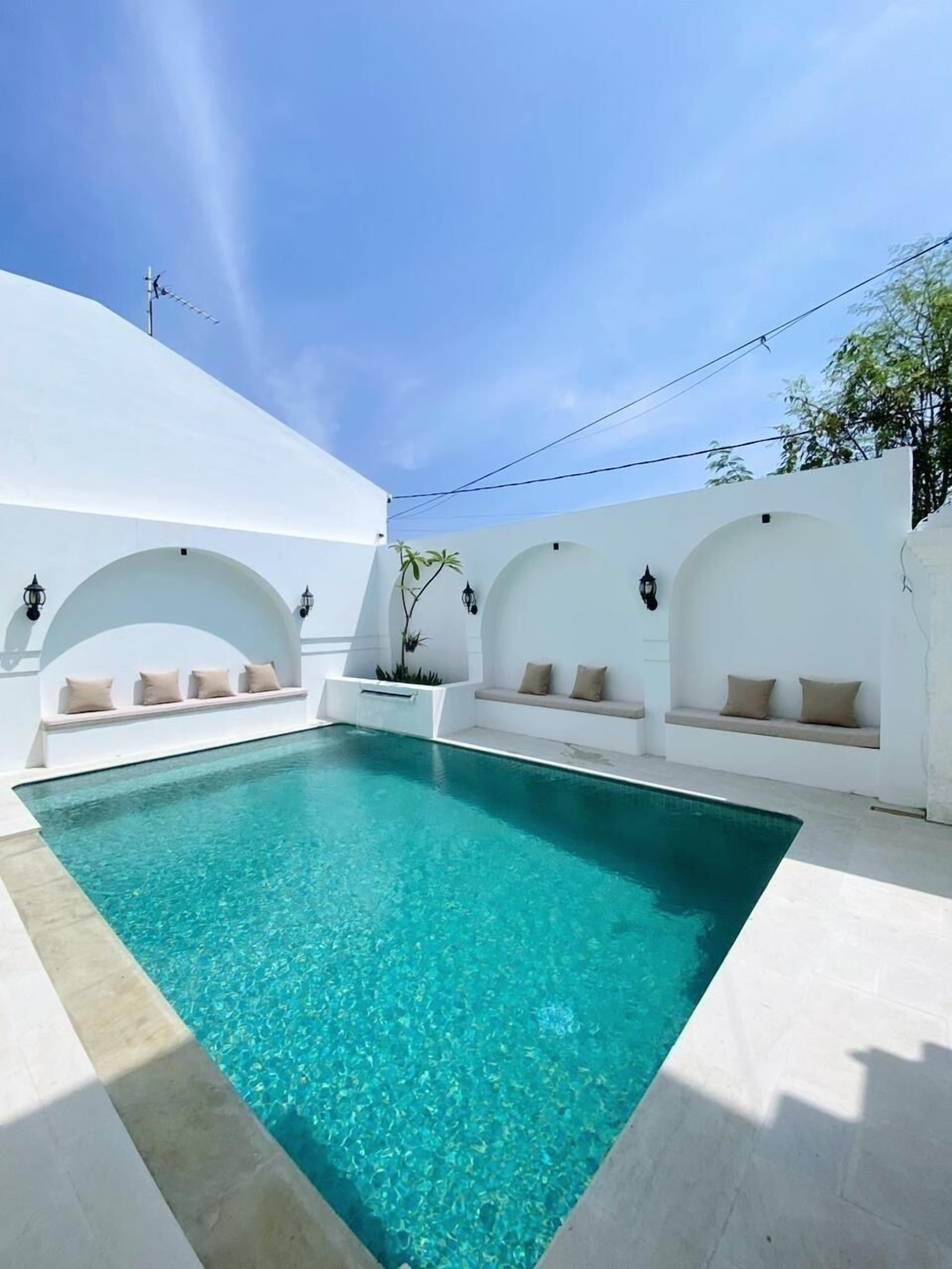 حمّام سباحة خارجي