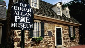 A stone building with a sign for The Edgar Allan Poe Museum. - Quaint Escape for 2 Near Richmond Battlefield Park (Richmond)