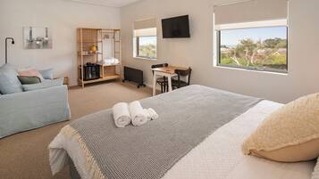 Executive Room, Non Smoking, Ocean View | Free WiFi, bed sheets