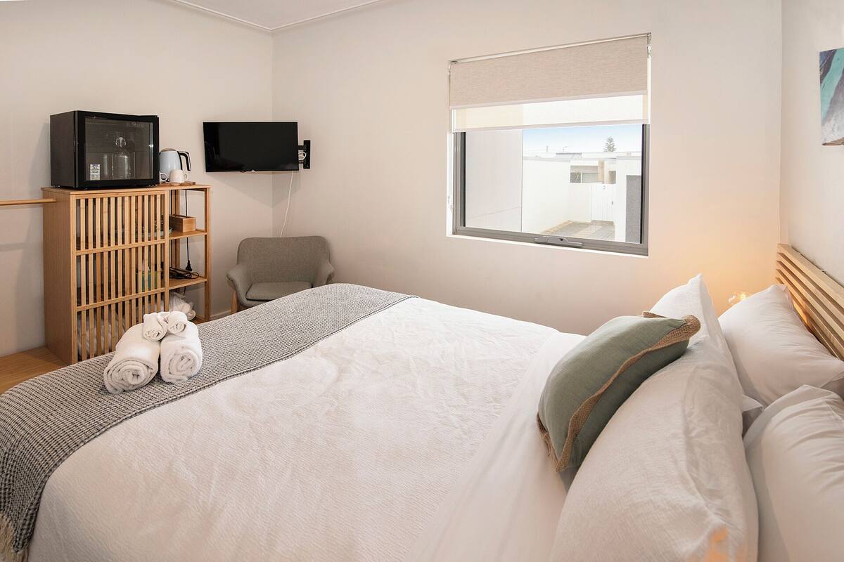 Standard Room, Non Smoking, Garden View | WiFi (free), bed sheets