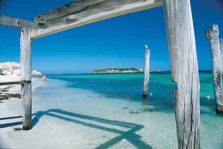 Beach nearby, white sand. Baywatch Retreat Augusta