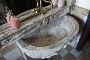 Handtücher, Seife, Toilettenpapier