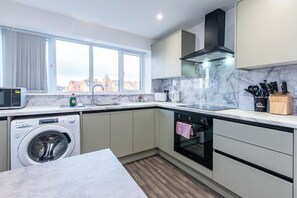 Private kitchen - Chapel Street Flat 5 - Near Nottingham City Centre (Long Eaton, Nottingham)