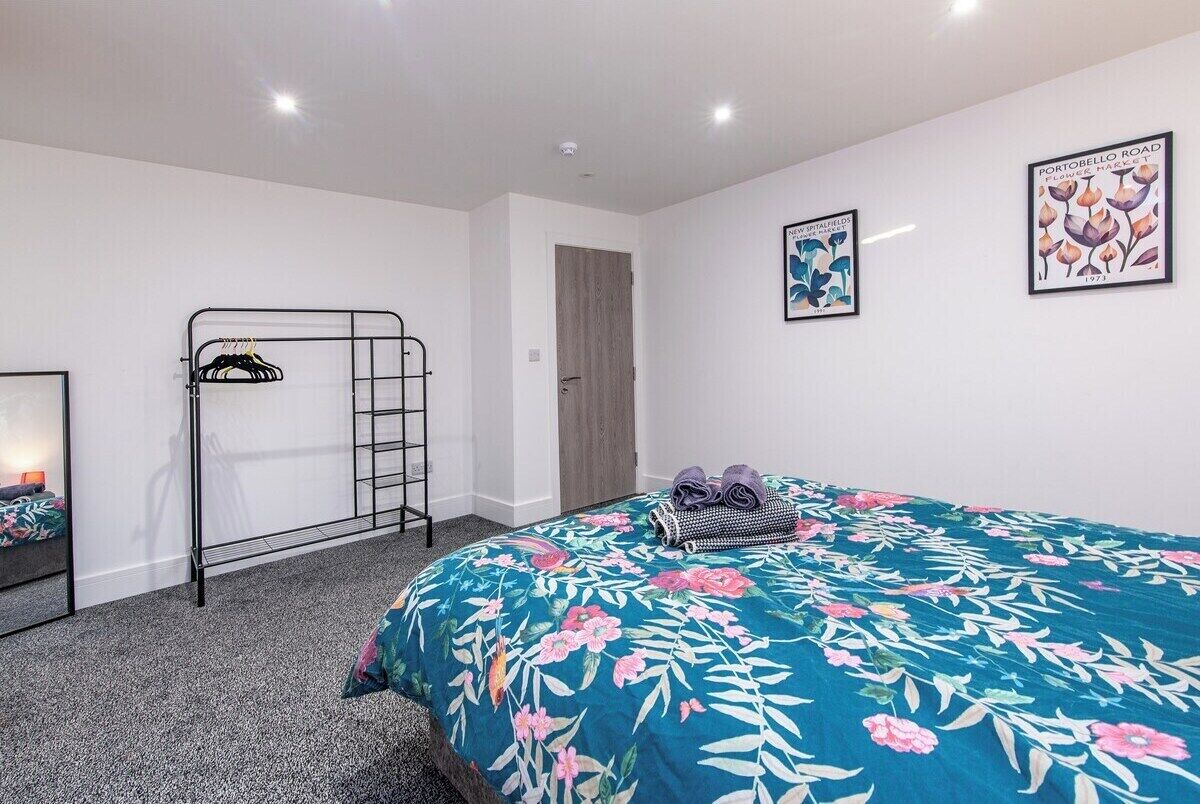 2 bedrooms, iron/ironing board