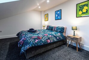 2 bedrooms, iron/ironing board, free WiFi - Chapel Street Flat 7 - Commuter-Friendly with Bus Access (Long Eaton, Nottingham)