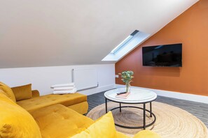 Smart TV - Chapel Street Flat 7 - Commuter-Friendly with Bus Access (Long Eaton, Nottingham)