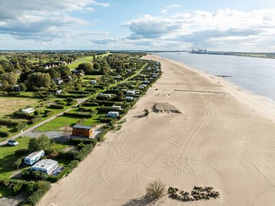 Tiny house directly on the Weser beach