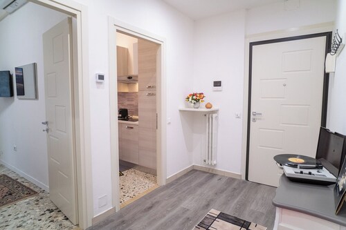 Charming Two-Bedroom Apartment in Downtown Cremona