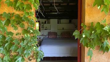 9 bedrooms, desk, iron/ironing board, WiFi