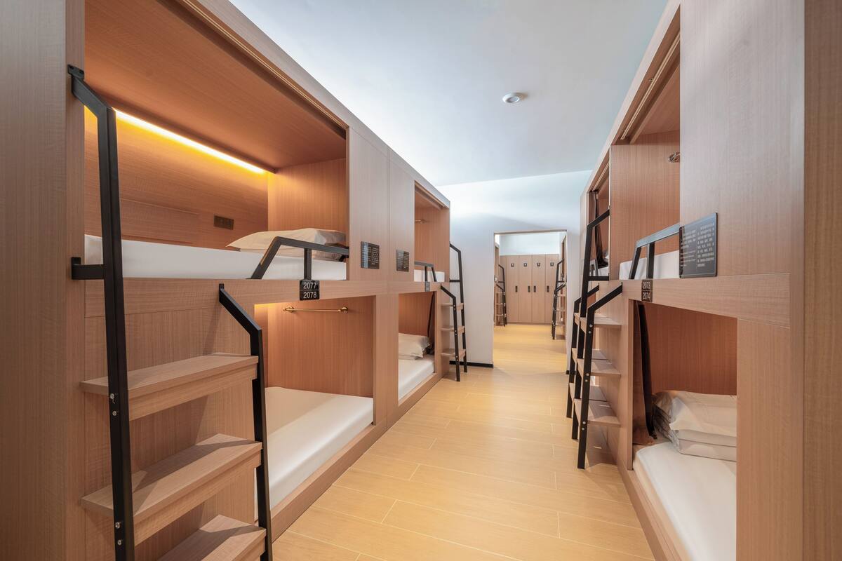 Classic Shared Dormitory, Women only