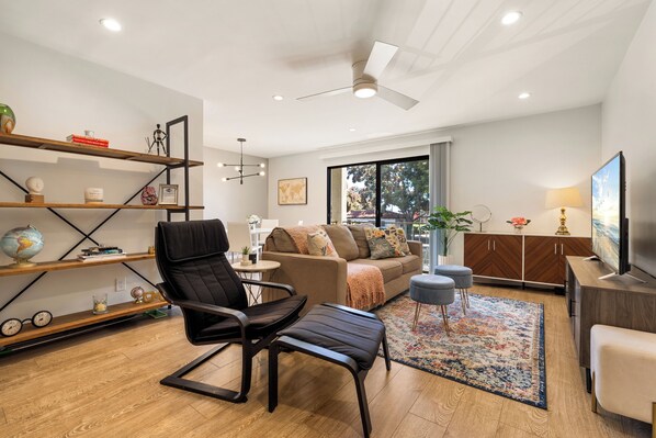 Smart TV, books, offices