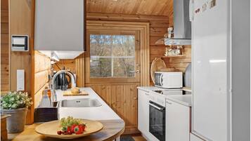 Frigorífico, horno, placa de cocina y lavavajillas