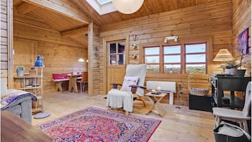 Una mesa de tenis de mesa, un reproductor estéreo