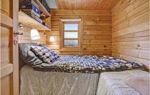 4 bedrooms, free WiFi - Cozy log cabin with a panoramic view (Glesborg)