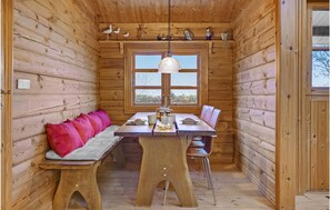 Dining - Cozy log cabin with a panoramic view (Glesborg)