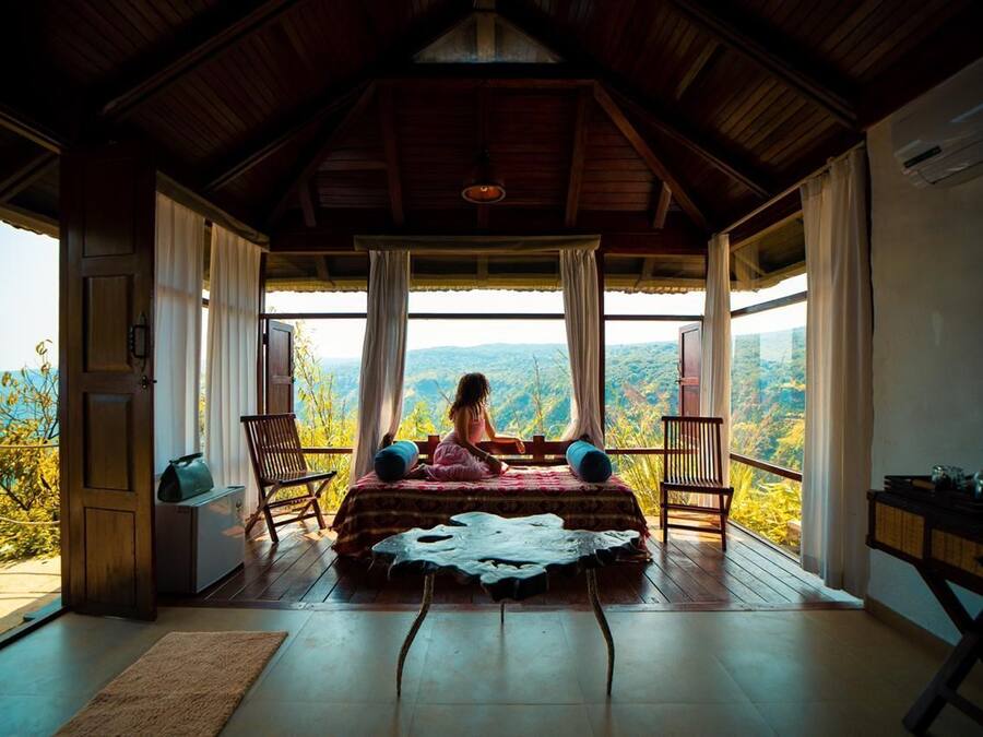 Double or Twin Room | Living area