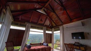 Double or Twin Room | Living area