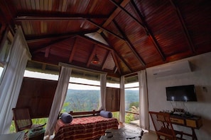 Double or Twin Room | Living area