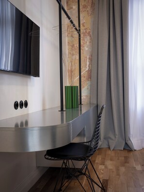 Superior Double Room | Hypo-allergenic bedding, minibar, in-room safe, individually decorated - Hipsters Hotel (Thessaloniki)