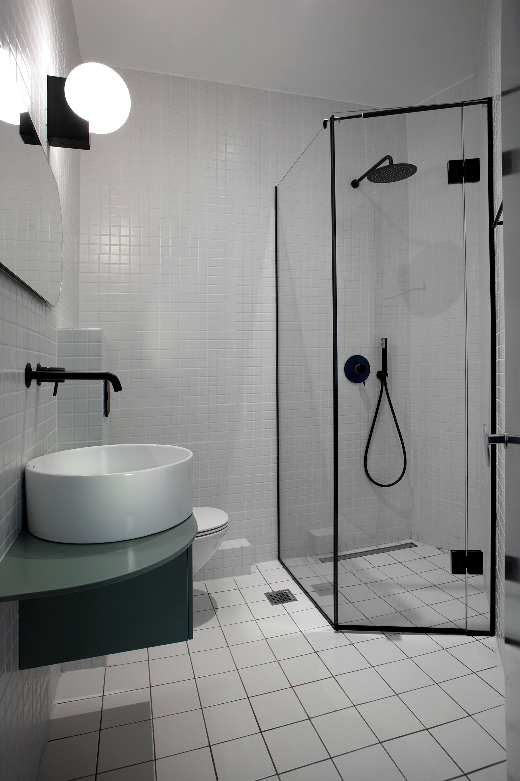 Deluxe Double Room | Bathroom | Shower, rainfall showerhead, free toiletries, hair dryer