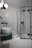 Ducha, cabezal de ducha tipo lluvia, artículos de tocador gratuitos