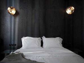 Superior Double Room | Hypo-allergenic bedding, minibar, in-room safe, individually decorated - Hipsters Hotel (Thessaloniki)