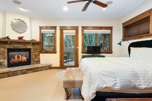 4 slaapkamers, een bureau, een strijkplank/strijkijzer, gratis wifi