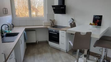 Geladeira, fogão, cooktop, lava-louças