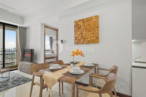 Appartement, 2 slaapkamers, uitzicht op de stad | Dineerruimte