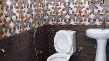 Ducha, batas, pantuflas, jabón