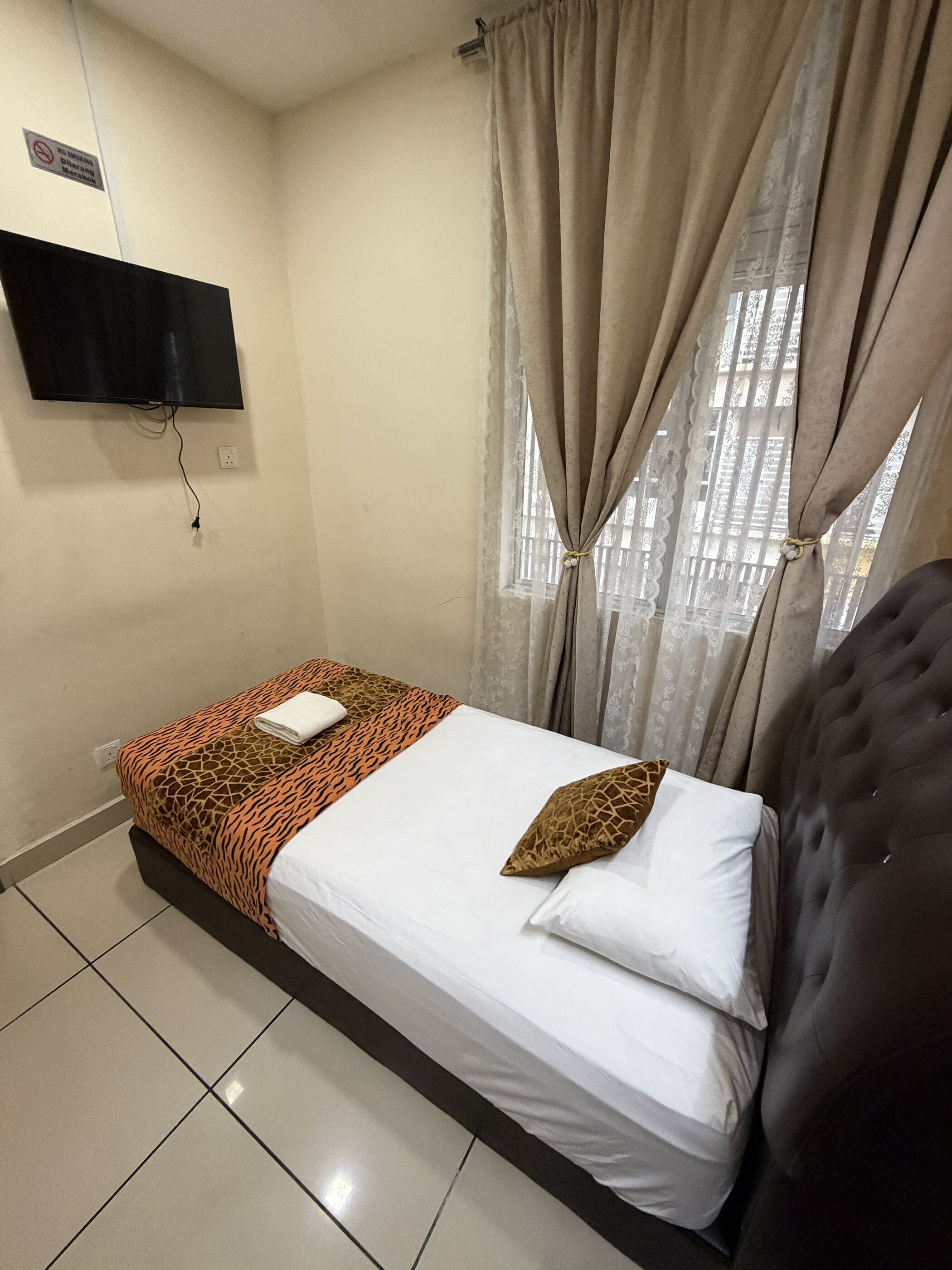 Standard Single Room | Iron/ironing board, free WiFi, bed sheets
